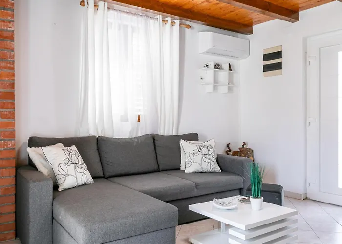 Maja-quiet Island Escape Vela Luka