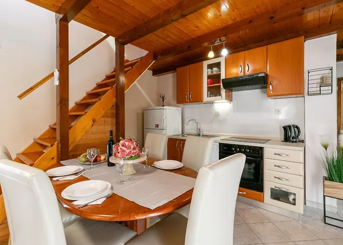 Maja-quiet Island Escape